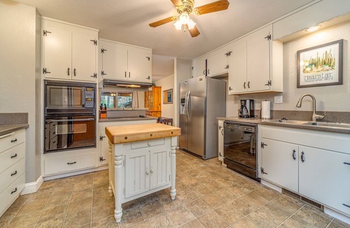Glencoe Cabin | Comfortable Retreat Across from Lakemont Pines Lake with Hot Tub