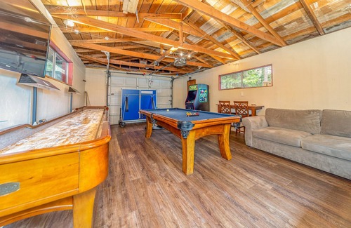 Glencoe Cabin | Comfortable Retreat Across from Lakemont Pines Lake with Hot Tub