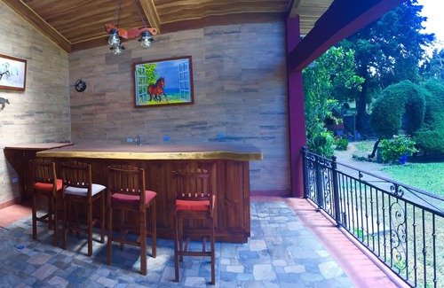 San Rafael de Heredia Ski Chalet | Discover Heredia Hills: Perfect for Families and Pets!