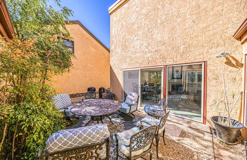 Midland House | Comfortable Midland Patio Home with Outdoor Spaces & Fireplaces