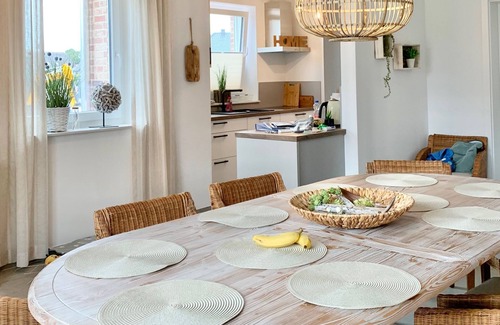 Eckwarden Apartment | Right half of Luke house for 10 people - dream house on the North Sea with 2 bedrooms