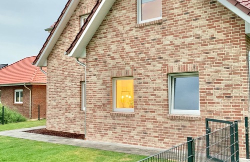 Eckwarden Apartment | Right half of Luke house for 10 people - dream house on the North Sea with 2 bedrooms