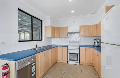 Crescent Head Apartment | Pet-Friendly Retreat with Ocean Views in the City Center