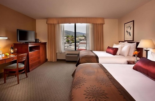 Wenatchee Hotel | Conveniently Located Hotel with Pool & Free Parking Access