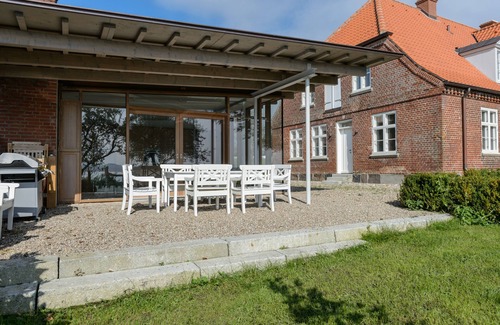 Rabenkirchen-Faulueck House | Experience Tranquility at Right on the Schleiufer Hotel