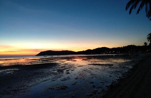 Thong Krut House | Beach House Retreat with Ocean Views and Pet-Friendly Stays