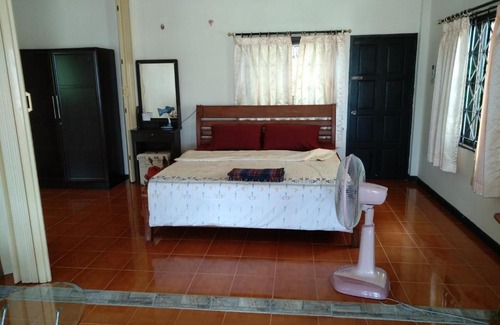 Thong Krut House | Beach House Retreat with Ocean Views and Pet-Friendly Stays
