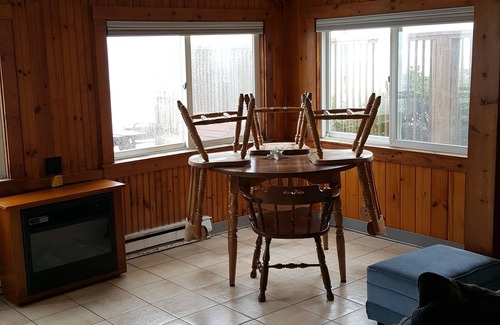 Wells Beach Condo | Beachfront Bliss: Family-Ready with Ocean Views