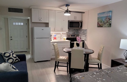 Longboat Key Apartment | Beachfront Paradise Condo with Ocean View & Full Kitchen