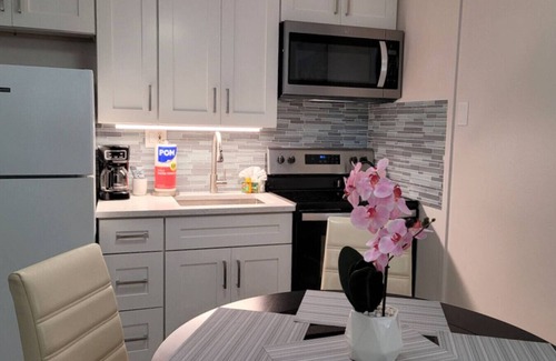 Longboat Key Apartment | Beachfront Paradise Condo with Ocean View & Full Kitchen