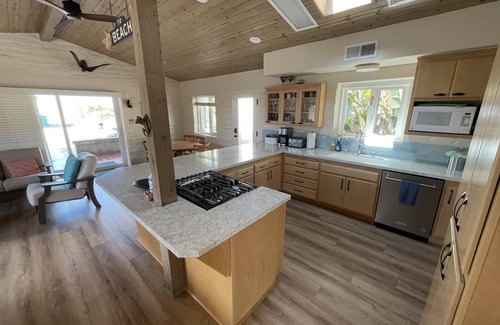 Carpinteria House | Beachfront Bliss: 4 Bedroom House Steps from the Ocean