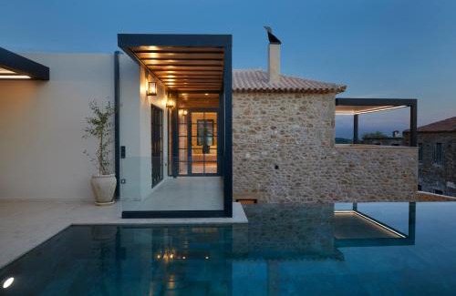 Riglia Villa | Riglia Residence: Oceanfront Getaway with Pool & Hot Tub
