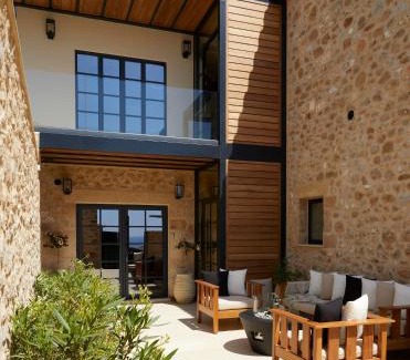 Riglia Villa | Riglia Residence: Oceanfront Getaway with Pool & Hot Tub
