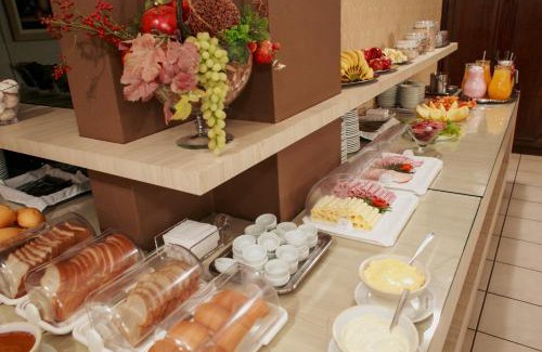 Santa Rosa Hotel | Pet-Friendly Rigo Hotel with Breakfast & High Guest Ratings