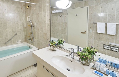 Kitakyushu Hotel | Relax at RIHGA Royal Hotel Kokura: Rated 9/10 with Spa & Pool