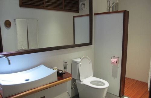 Kampot Hotel | Discover Rikitikitavi: Top-Rated Hotel with Pool & Dining