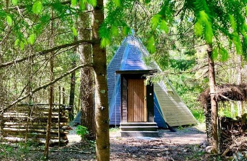 Rahtla Other | Riksi Püstkoda: Pet-Friendly Retreat with Hot Tub & Kitchen