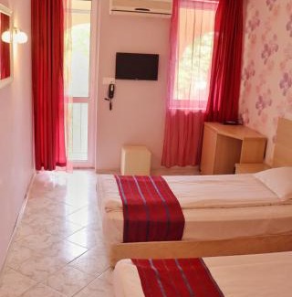 Kiten Hotel | Explore Rilena Hotel: Oceanfront Retreat with Pool & Dining