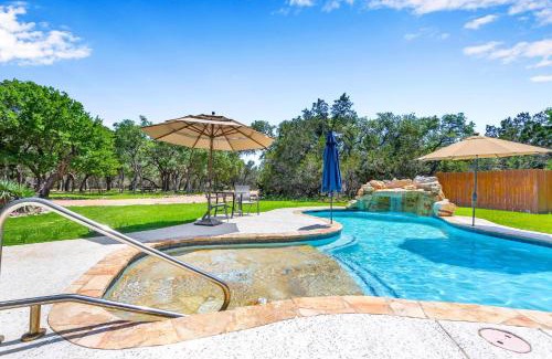 Blanco House | Delightful Rim Rock Cabin: 4-Star Retreat with Pool