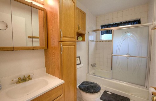 Upper Kingsbury House | Relaxing Getaway at Rim Trail with Family-Friendly Amenities
