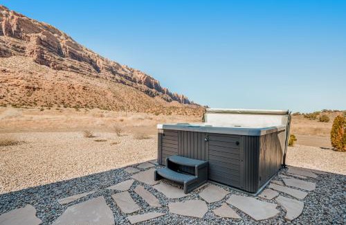Moab South Valley House | Rim View 5: Family-Friendly Retreat with Hot Tub Bliss