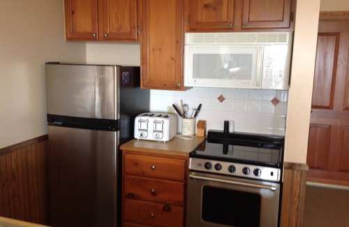 Snowshoe Condo | Rimfire Lodge 307: Deluxe Studio with Kitchen & Spa Amenities