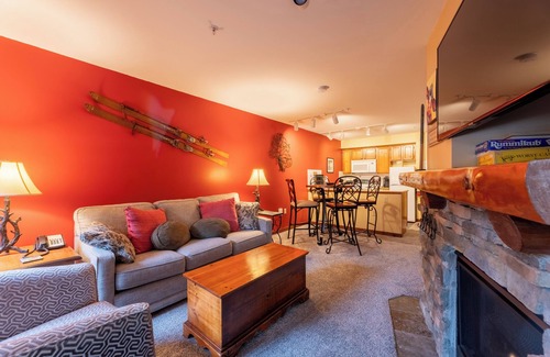 Snowshoe Hotel | Rimfire Lodge: Relaxing Retreat with Spa & Kitchen Access