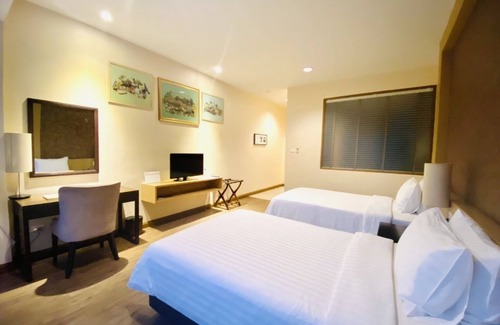 Mueang Samut Prakan District Hotel | Rimkhobfa Urban Resort: Guest Rated 9.4 with Top Amenities