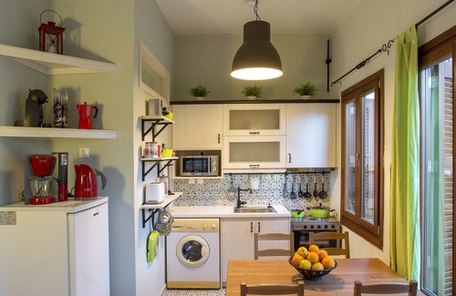 Old Town Rethymnon Apartment | Discover Rimondi Veranda House with Full Kitchen Access