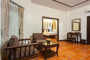 Wat Ket Hotel | Discover Rimping Village: 4-Star Stay with Pool & Dining