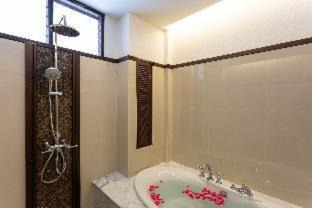 Wat Ket Hotel | Discover Rimping Village: 4-Star Stay with Pool & Dining