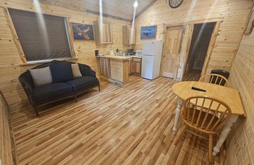 Thompson Falls Hotel | Rimrock Lodge LLC: Pet-Friendly Retreat with Pool & Dining