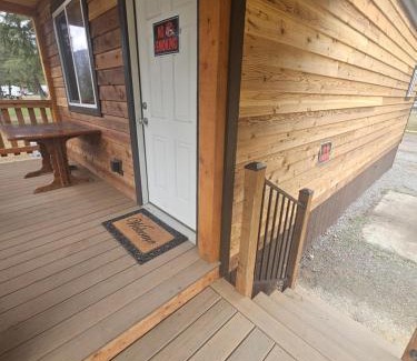 Thompson Falls Hotel | Rimrock Lodge LLC: Pet-Friendly Retreat with Pool & Dining