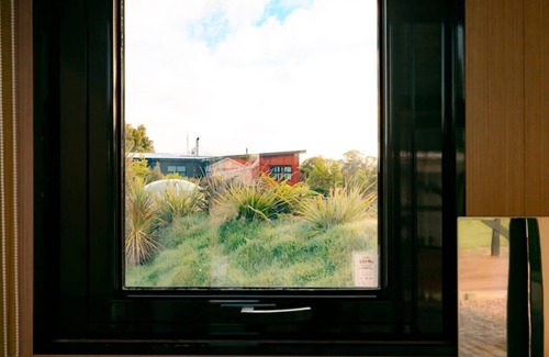 Hokitika House | Rimu View 2: Family-Friendly Retreat with Kitchen Amenities