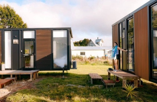 Hokitika House | Rimu View 2: Family-Friendly Retreat with Kitchen Amenities