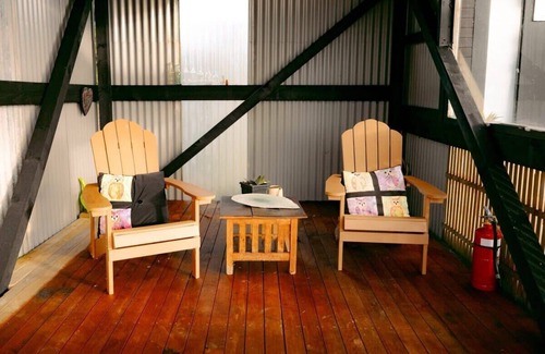Hokitika House | Rimu View 2: Family-Friendly Retreat with Kitchen Amenities