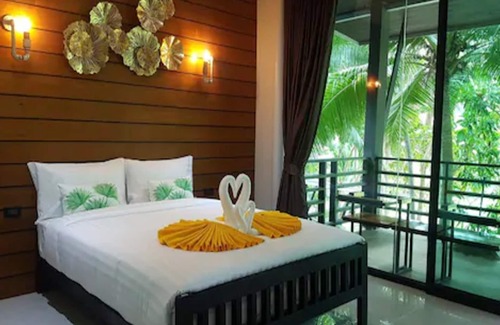 Haad Rin Resort | Relax at Rin Beach Resort with Pool and Family Amenities