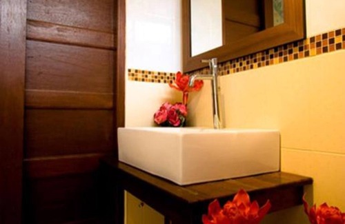 Haad Rin Resort | Relax at Rin Beach Resort with Pool and Family Amenities