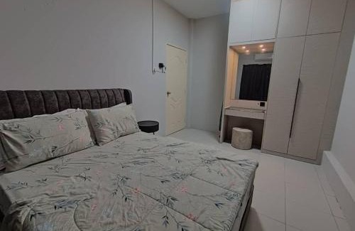 Cherating House | Comfortable Stay at RINA HOMESTAY Kemaman with Pool Access