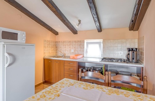 Brnobici Apartment | Cozy Rinaldis Apartment with Pool and Balcony Retreat