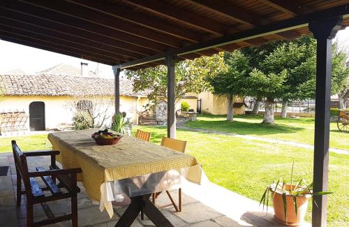 Kastoria Cabin | Cozy Yiayia's Rina's Cottage with Kitchen & Guest Rated 9/10