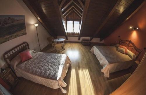 Piedrafita de Jaca House | Rincón de Bachatos: Family-Friendly with Top Guest Ratings