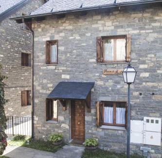 Piedrafita de Jaca House | Rincón de Bachatos: Family-Friendly with Top Guest Ratings