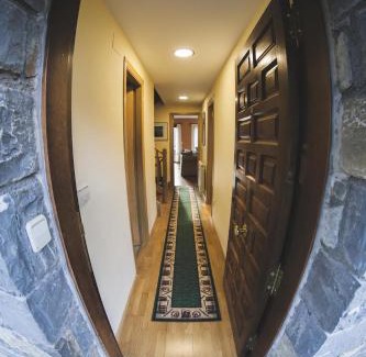 Piedrafita de Jaca House | Rincón de Bachatos: Family-Friendly with Top Guest Ratings