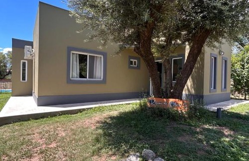 Carpinteria House | "Rincón de Olivos" Alojamiento entero en complejo con piscina