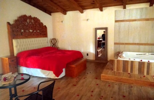 Mazamitla Hotel | Discover Rincón del Bosque: Pool, Hot Tub & 9.4 Rating