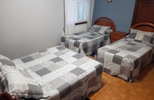 A Carrasca House | Budget-Friendly Stay at Rincón Do Demo with Pool Access