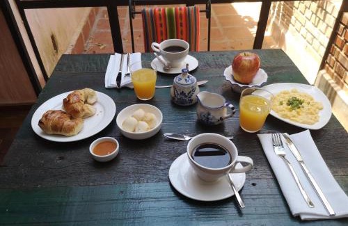 Puerto Iguazu Hotel | Unwind at Rincón Escondido B&B with Pool & Breakfast