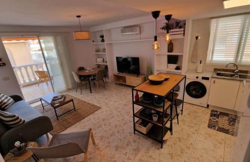 El Grau de Moncofa Apartment | Beachfront Retreat 'Rincón exquisito' with Ocean Views