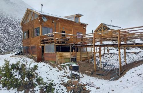 Cuyo Ski Chalet | Discover Rincón Trasandino: Family-Friendly with Pool Access